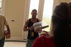 ثلاثي سري مع صديقات زوجة الأب، لا تخبرها