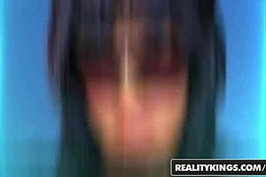 Isteri milf hisap kote