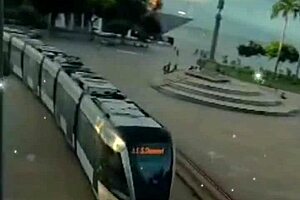 Havena Bolt swallows cum from tattooed hunk in Rio's abandoned house 😏