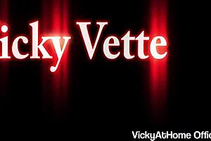 Busty Vicky Vette fucks herself with dildo 😍