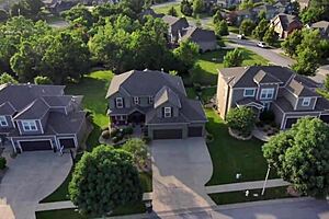 Big ass milf step mom keeps me close for family fun!