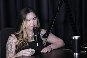 Morena safada stripper efter live krav, deltager i vild suruba - Charlottye i Sheer Red 😜