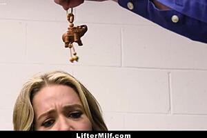 milf feels relief as she satisfies officer with blowjob to keep stolen goods