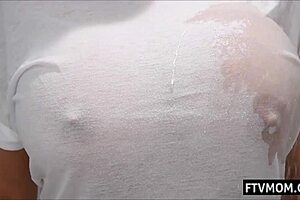 mature lesbian babe fingerfucked hard!