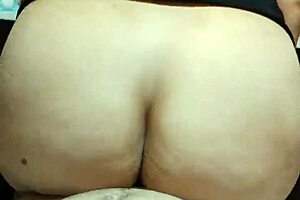 Curvy milf with natural big tits and fat ass in amateur homemade 😍