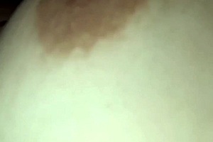 熟女荡妇气球乳房溢奶，狂野场景