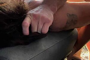 Милф звезда Мекензи Голд јебе фана на јавном! 😍