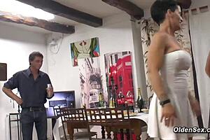 तीन मेच्योर लेडीज और बेब वाइल्ड ग्रुप सेक्स ऑर्गी डिनर के बाद!