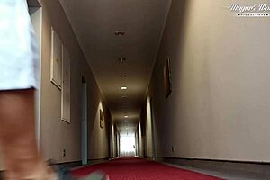 Milf mature Julia North se fait masser jusqu'à l'anal 😜