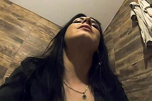 sexy latina milf dances in leggings wiggling her huge butt!