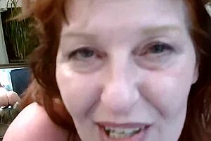 أحمراء منحنية داون تتفاخر بجسدها وتتحدث قذراً! 🔥