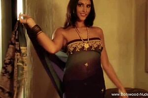 Erotic Indian Woman Performs Exotic Dance