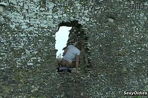 Nagy mellek érett nő pisil kint és zuhany alatt összeállítás