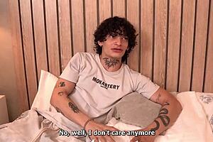 الفندق ضغطنا في سرير واحد مع زوجة أبي بالتبني