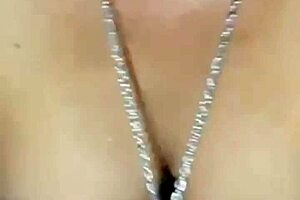 MILF indonésienne piégée dans un sexe d'après-midi en sueur avec un étalon amateur !