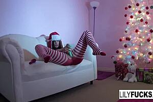 i squirt during christmas with sexy lily