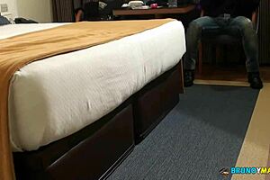 give me pleasure and penetrate me well in front of my cuckold