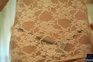 finger banging latina milf chloe amour pleases herself