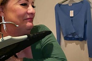 kiwi milf drinking piss at mall 😈