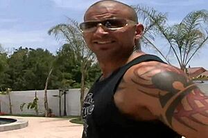 Family plows mommy during hotel vacation