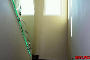 Mylfex - Sladka milf streže pastorku divji jutranji seks