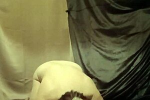 esclave f says, 'mange la patee now?'