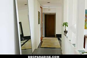 step-mom offers young guy her great handjob for cumshot 💦