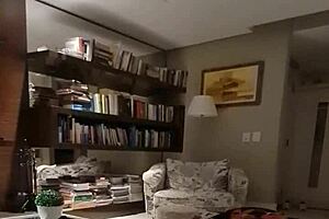 Aline jerks off for Flávio before they sleep, with handjob and cumshot 😏💦