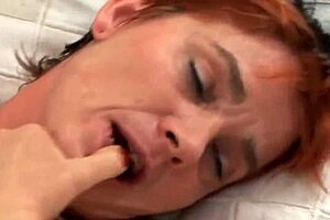 J'adore regarder la sexy mamie mature se faire baiser fort