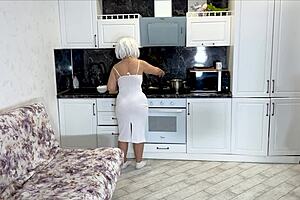 when the stepson fucks his stepmom's ass, she forgets about breakfast