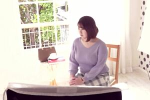 Hey, wanna see how I please my cheating French lover with a wild handjob? Let’s make it unforgettable tonight!