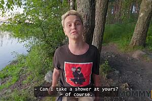 Mommy4k Русская кугуар Malusha соблазняет парня в парке с огромным членом за минуты!