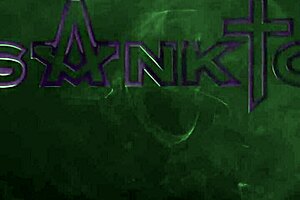 Yo, tattooed girl masturbates solo in swimming pool!