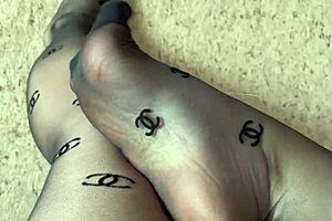 Kanos milf mostoha szexi harisnyában vad vágyat ébreszt!