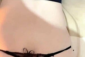 It's very comfortable inside my vagina, right? 我的陰道裡面很舒服對吧 😏