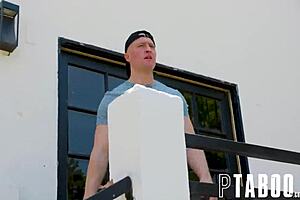 im caged in with zac wild and jennifer white. we do hardcor blowjob and big ass fuckin.