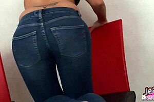 Look at my tight teen ass in skinny jeans