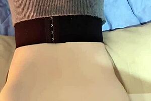 It's very comfortable inside my vagina, right? 我的陰道裡面很舒服對吧 😏