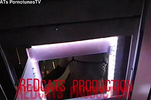 La naiba da! Tip excitat tânjește după pizda strâmtă de gloryhole pentru încă o ejaculare cremoasă!