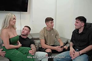 Adam dolgun MILF Tatiana Álvarez'ı arkadaşlarıyla Noel için paylaşır