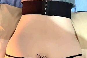 It's very comfortable inside my vagina, right? 我的陰道裡面很舒服對吧 😏