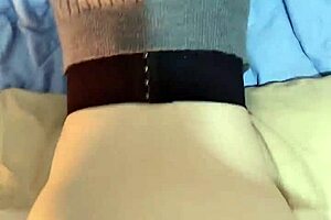 It's very comfortable inside my vagina, right? 我的陰道裡面很舒服對吧 😏