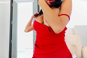 Veronica Avluv, Sıcak Büyük Memeli MILF, Büyük Siki Derinlere Alıyor!
