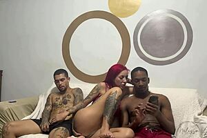 แม่เลี้ยงสลัดของฉันอยากเย็ดเพื่อนฉัน