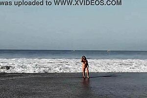 Stiefmutter bettelt Stiefsohn um Nacktstrand-Fotosession an!