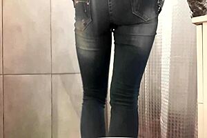 desperate housewife pees in jeans and pink high heels