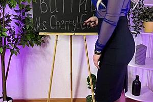 他用晒黑委内瑞拉妓女骑她硬，欺骗了他的女朋友