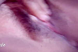 Pinay excitată cu țâțe mari - udă și sălbatică așteaptă sperma ta acum