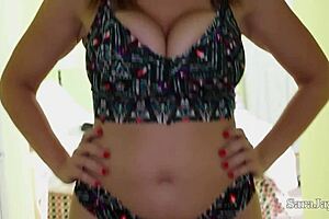 sara jay twerks her big ass while masturbating her huge clit to orgasm