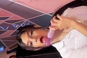 universitaria plays with dildo in sexy bunny costume